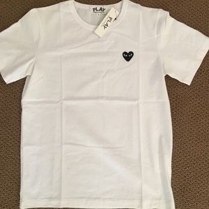 ❌⭕️SOLD⭕️❌White with black heart tee